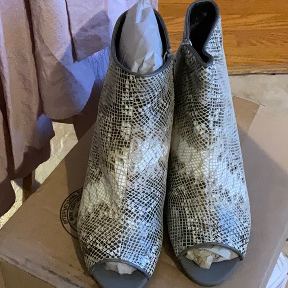 Naughty Monkey Kuda Multi Color Snake Print Leather Wedge Bootie Size 9.5, NIB - Picture 2 of 16